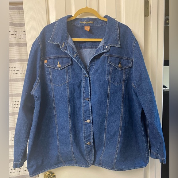 Liz & Me Signature Women's Blue Denim Jacket
Size 3X - Picture 16 of 16